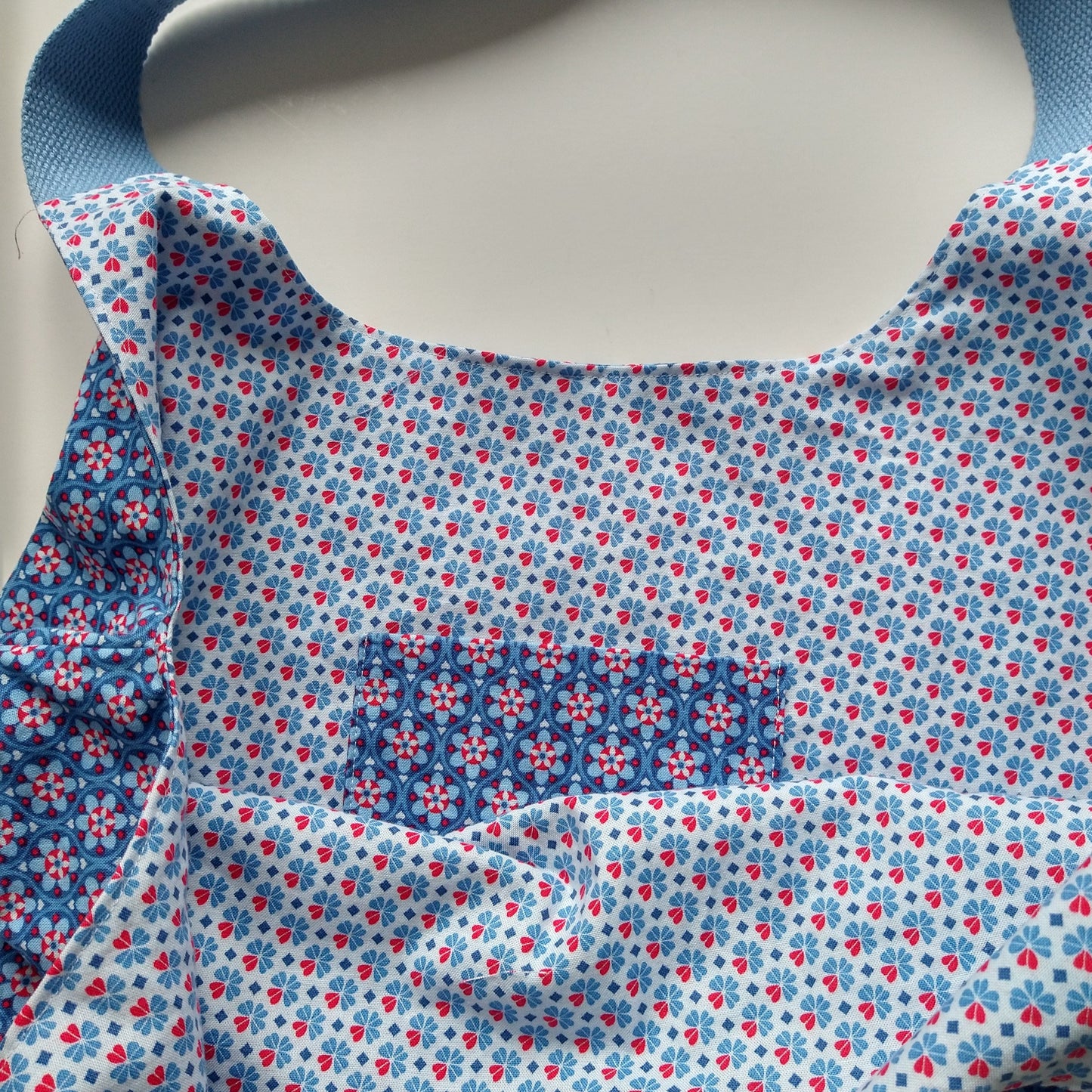 Shopping bag, reversible, size medium, blue flowers (Handmade in Canada)