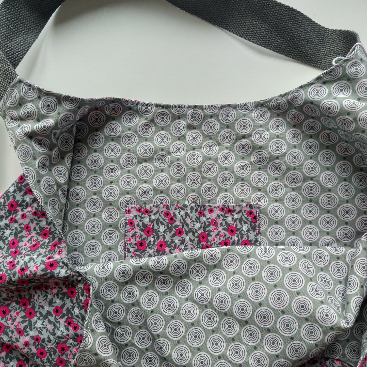 Shopping bag, reversibe, size medium, grey pink flowers (Handmade in Canada)