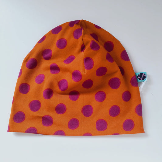 Baby beanie hat, orange purple dots w. blue label, size EUR 44 cm head circumference/US 6-7 months (Handmade in Canada)