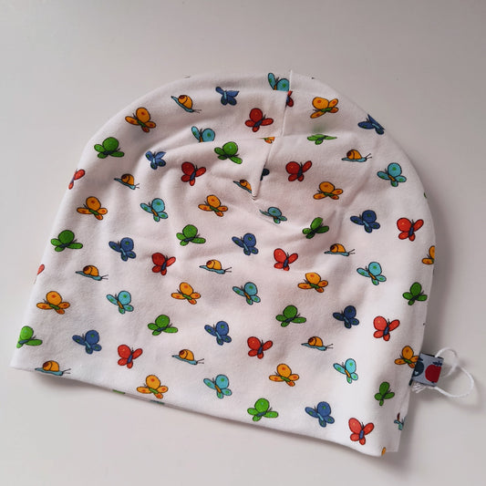 Baby beanie hat, retro butterflies, size EUR 44 cm head circumference/US 6-7 months (Handmade in Canada)