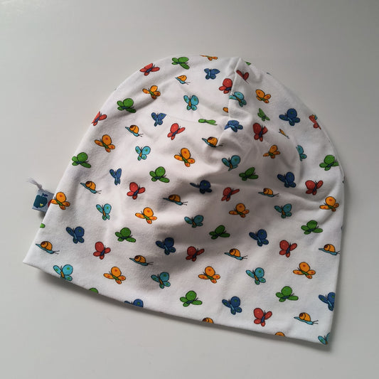 Baby beanie hat, retro butterflies, size EUR 46 cm head circumference/US 7-9 months (Handmade in Canada)