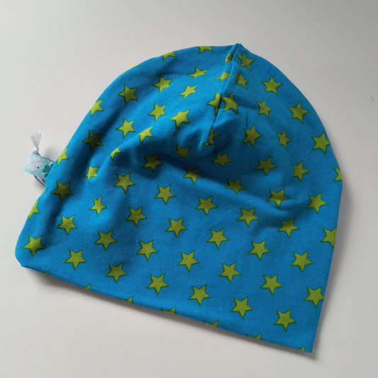 Baby beanie hat, turquoise stars, size 46 cm head circumference/US 7-9 months (Handmade in Canada)