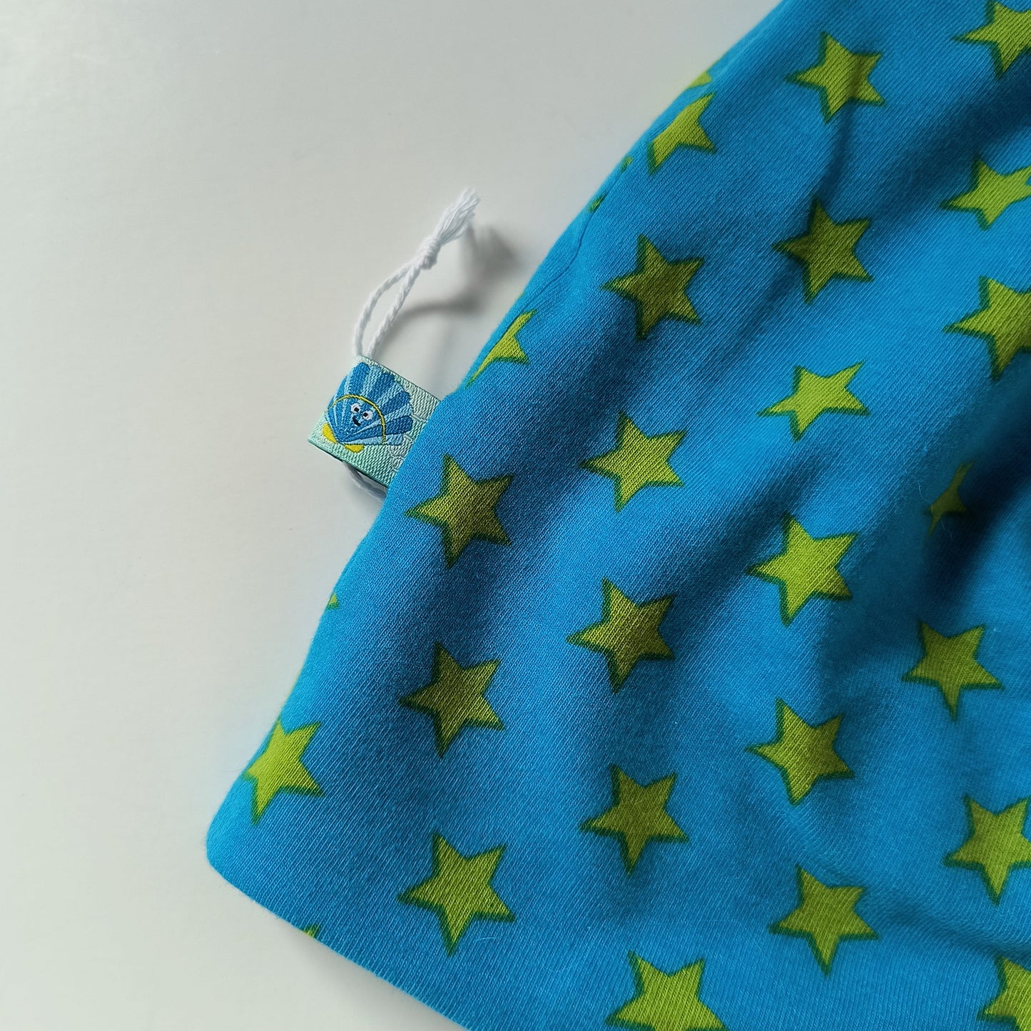 Baby or toddler beanie hat, turquoise stars, size EUR 50 cm head circumference/US 1-2 years (Handmade in Canada)