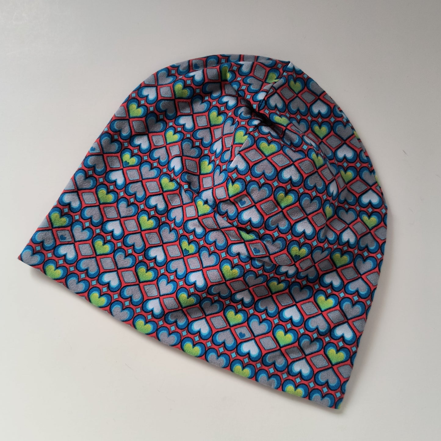 Toddler beanie hat, retro hearts, size EUR 52 cm head circumference/US 2-5 years (Handmade in Canada)