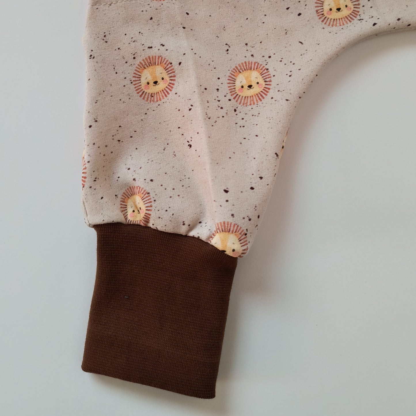 Baby sweat pants "grow with me", leo print, size EUR 80-86 cm / US 10-18 months (Handmade in Canada)