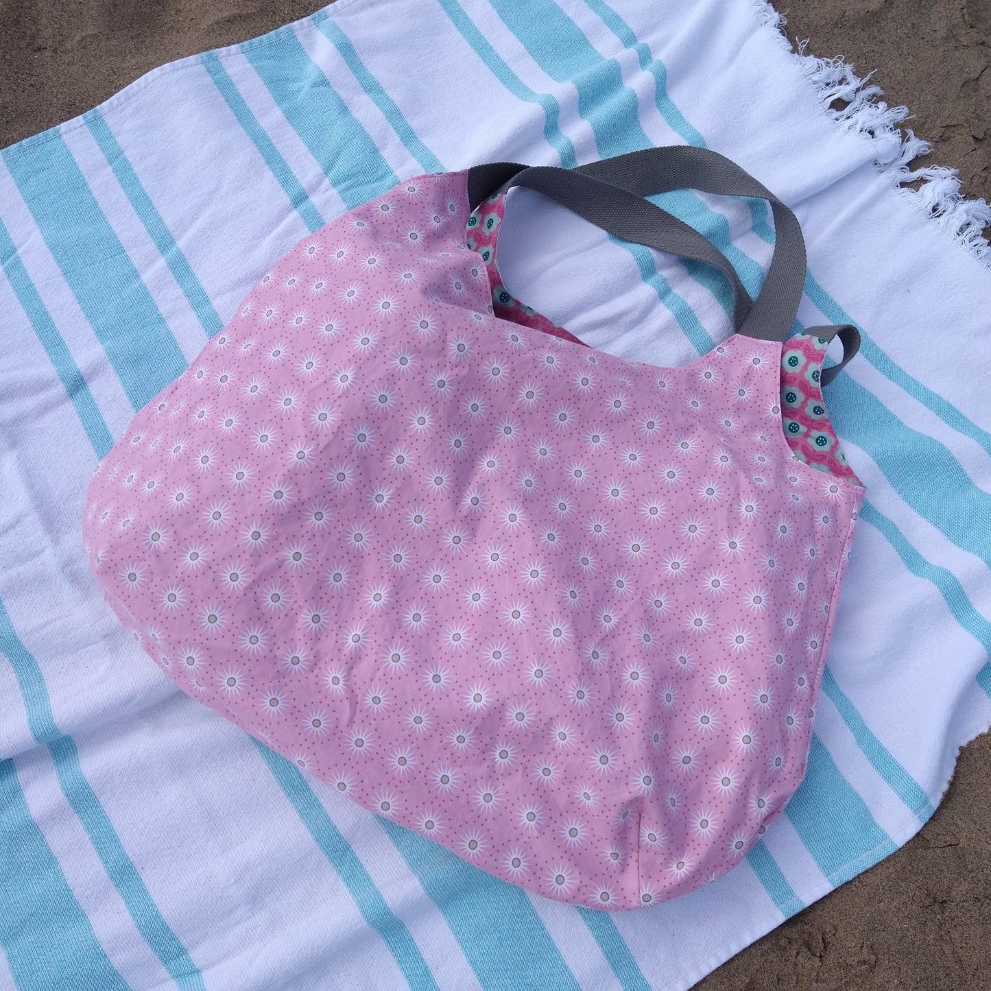 Shopping/Beach bag, reversible, size large, baby pink flowers (Handmade in Canada)