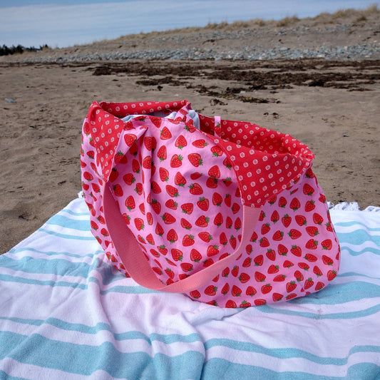Shopping/Beach bag, reversible, size large, pink strawberries (Handmade in Canada)